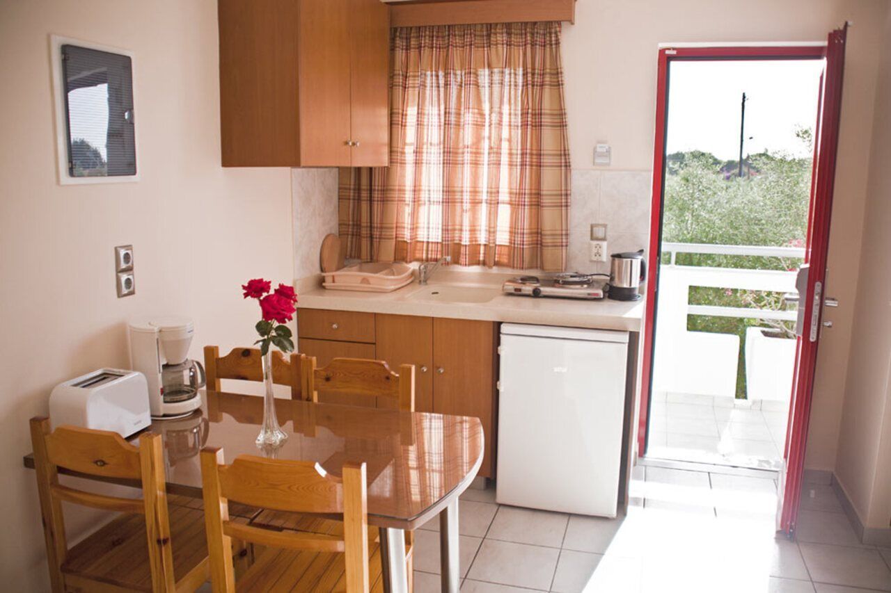Sandys Studios Apartments And Log Villas Psalidi  Exterior foto